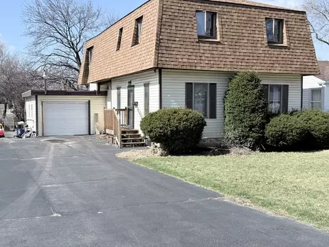 1151 Gates St, Aurora, IL 60505