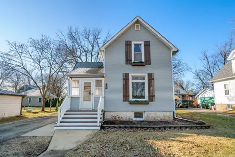 435 E Market St, Somonauk, IL 60552