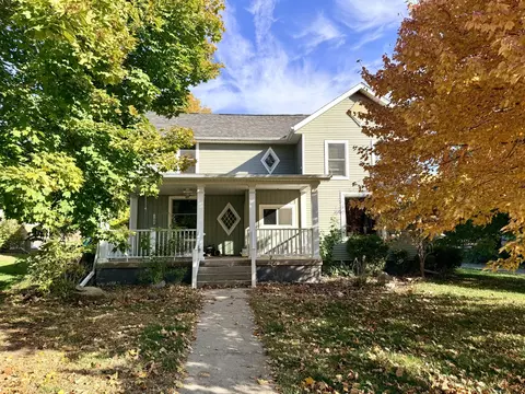 108 N Main St, Walnut, IL 61376