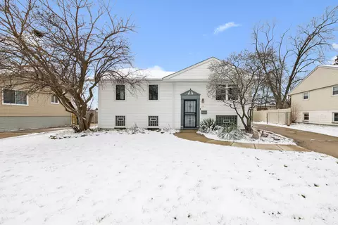 135 Ambassador Ave, Romeoville, IL 60446