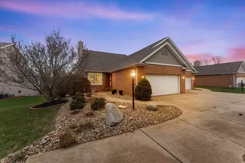 1718 Tin Cup Rd, Mahomet, IL 61853