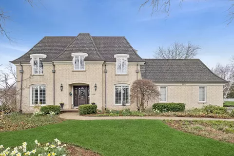 156 Sunset Ave, Glen Ellyn, IL 60137