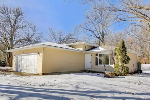 2 N660 Valewood Rd, West Chicago, IL 60185