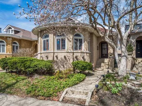 2542 W Coyle Ave, Chicago, IL 60645