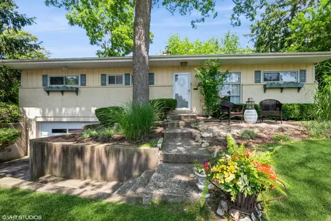 595 Ravinia Rd, Highland Park, IL 60035