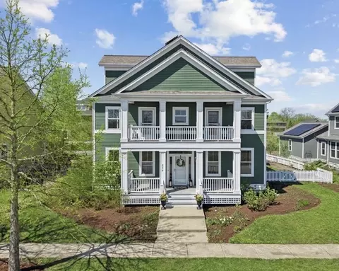 884 Blazing Star Rd, Grayslake, IL 60030