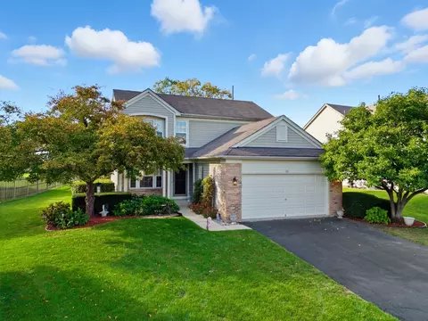 35 S London Ct, South Elgin, IL 60177