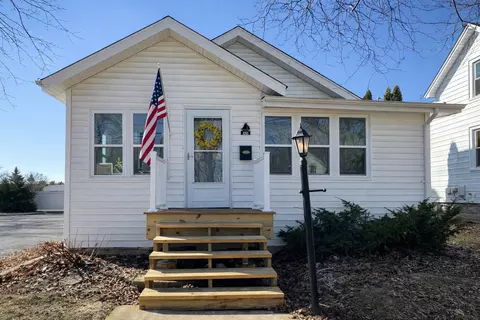 323 North Ave, Libertyville, IL 60048