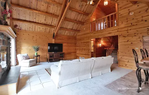 Living - 28496 High View Rd, Mchenry, IL 60051 photo 4 of 4