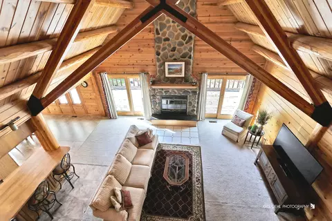 Living - 28496 High View Rd, Mchenry, IL 60051 photo 2 of 4