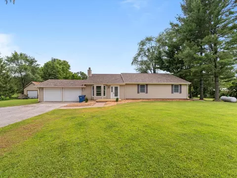 1610 Wisconsin St, Le Claire, IA 52753