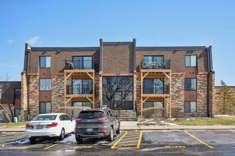 725 Limerick Ln #2B, Schaumburg, IL 60193