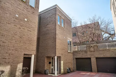 2206 N Lakewood Ave, Chicago, IL 60614