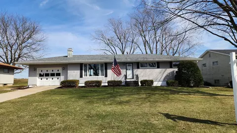 907 Obrien St, Harvard, IL 60033