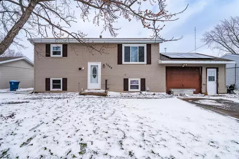 1300 N Nixon Dr, Pontiac, IL 61764