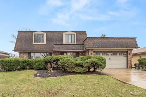 825 Columbia Ln, Darien, IL 60561