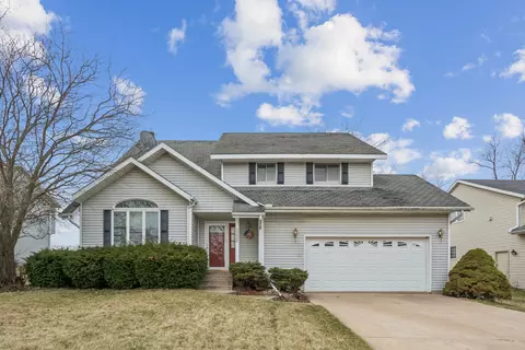 3222 Tower Ct, Clinton, IA 52732