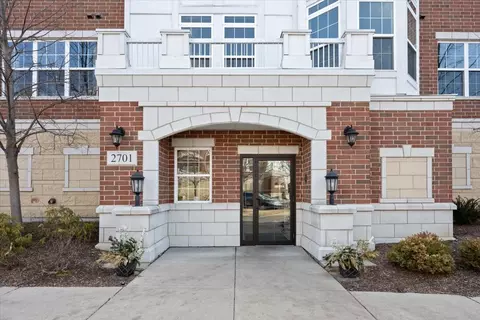 2701 Commons Dr #210, Glenview, IL 60026