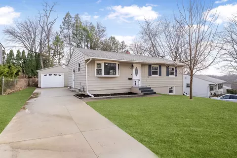 2627 Westwood Pl, Davenport, IA 52804