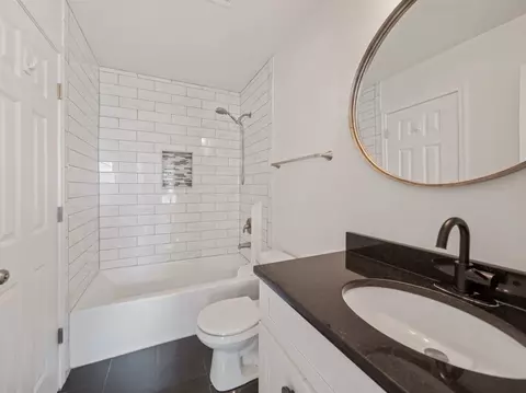 Bath - 3596 Hyde Park Ct, Elgin, IL 60124 photo 2 of 3