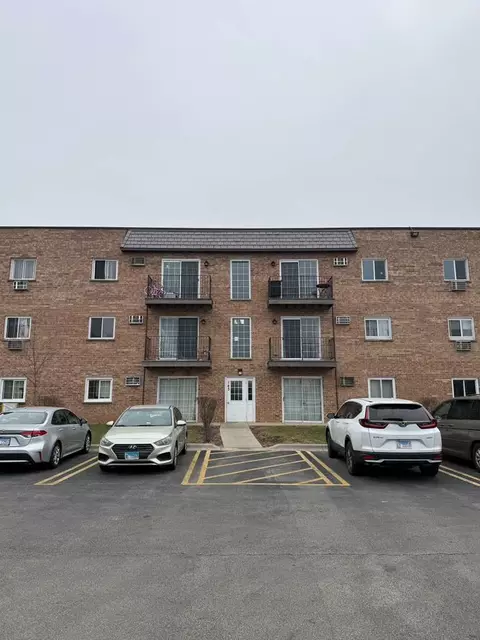 143 W Elk Trl #340, Carol Stream, IL 60188