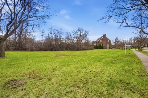 9045 Turnberry Dr, Burr Ridge, IL 60527 photo 2