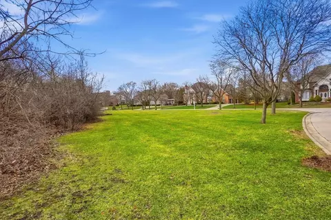 9045 Turnberry Dr, Burr Ridge, IL 60527