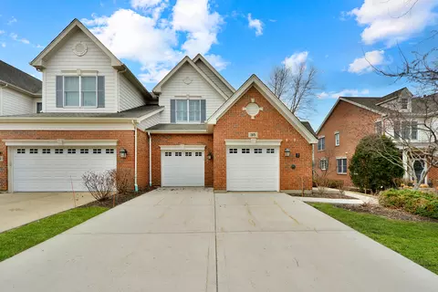 35 Red Tail Dr, Hawthorn Woods, IL 60047