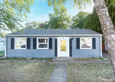 3810 11th Ave, Moline, IL 61265