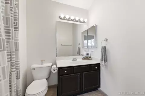 Bath - 2487 Fox Dr, Aurora, IL 60506 photo 2 of 3