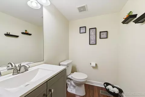 Bath - 2487 Fox Dr, Aurora, IL 60506 photo 1 of 3