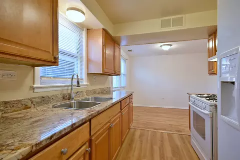 Kitchen - 308 S Artesian Ave, Chicago, IL 60612 photo 3 of 4