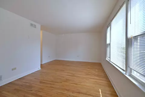 Living - 308 S Artesian Ave, Chicago, IL 60612 photo 2 of 4