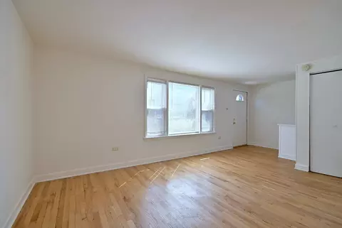 Living - 308 S Artesian Ave, Chicago, IL 60612 photo 3 of 4