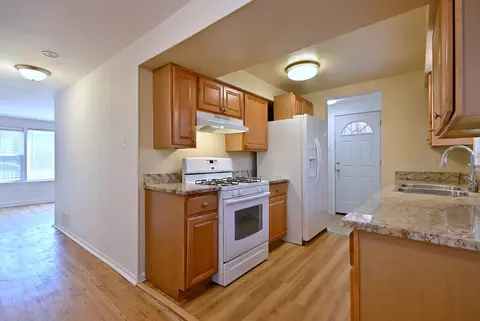Kitchen - 308 S Artesian Ave, Chicago, IL 60612 photo 2 of 4