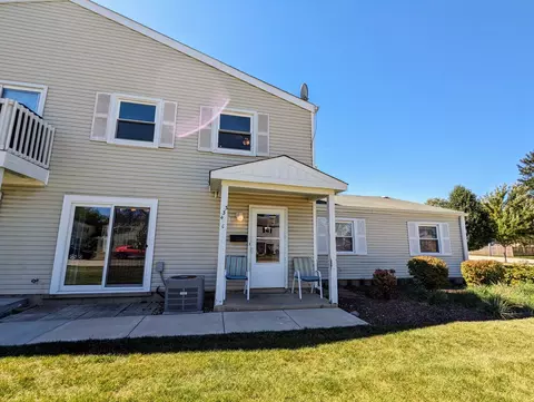 334 Marcia Ct #C, Bartlett, IL 60103