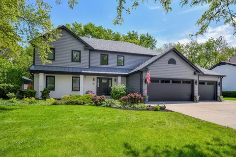35 Americana Ct, Roselle, IL 60172