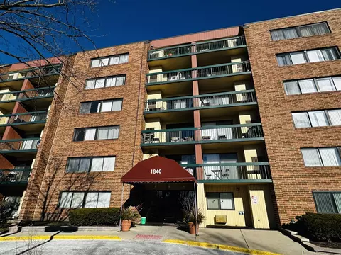 1840 Huntington Blvd #203, Hoffman Estates, IL 60169