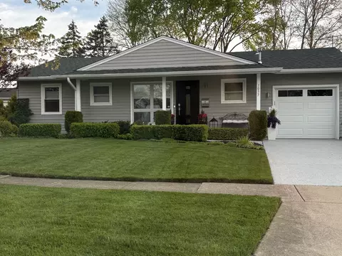 1057 Carpenter Ct, Elk Grove Village, IL 60007