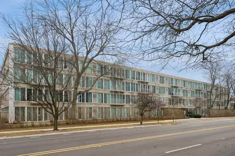 2555 Gross Point Rd #101, Evanston, IL 60201