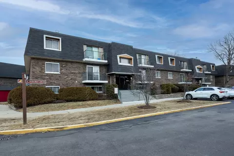 3856 S Parkway Dr #3B, Northbrook, IL 60062