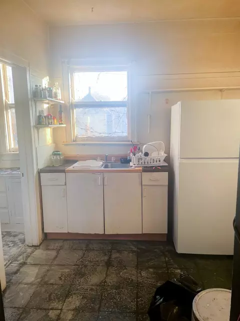 Kitchen - 2821 E 77th Pl, Chicago, IL 60649 photo 1 of 2