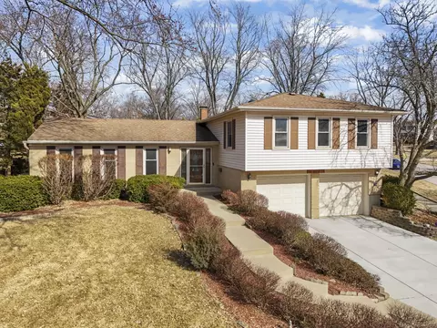 706 Crest Ln, Lisle, IL 60532