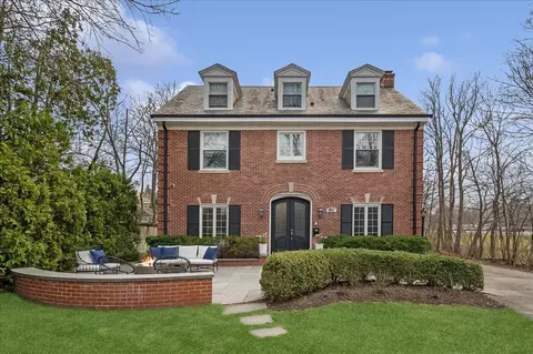 260 Lincoln Dr, Glencoe, IL 60022