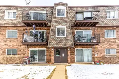 9396 Bay Colony Dr #1S, Des Plaines, IL 60016