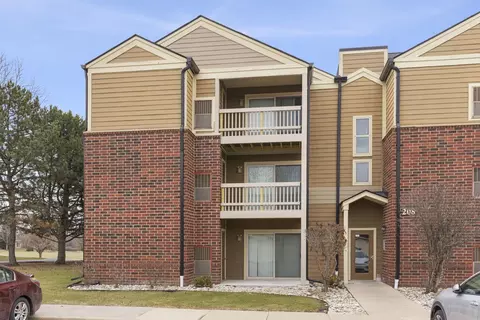 208 Glengarry Dr #302, Bloomingdale, IL 60108