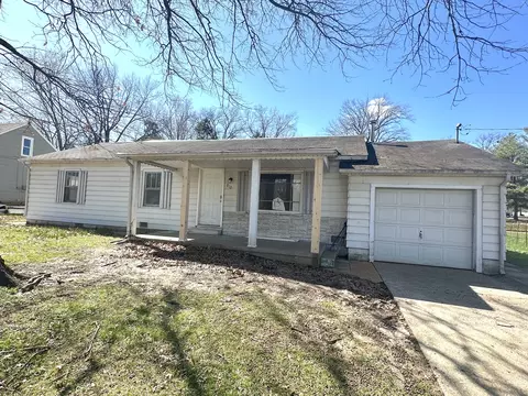 812 N Almond St, Carbondale, IL 62901
