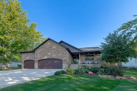249 Easy St, Lake Holiday, IL 60552