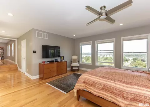 Bedroom - 4510 5th Ave, Moline, IL 61265 photo 4 of 4