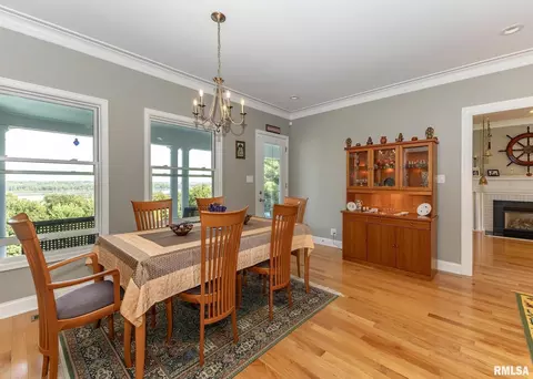 Dining - 4510 5th Ave, Moline, IL 61265 photo 3 of 3